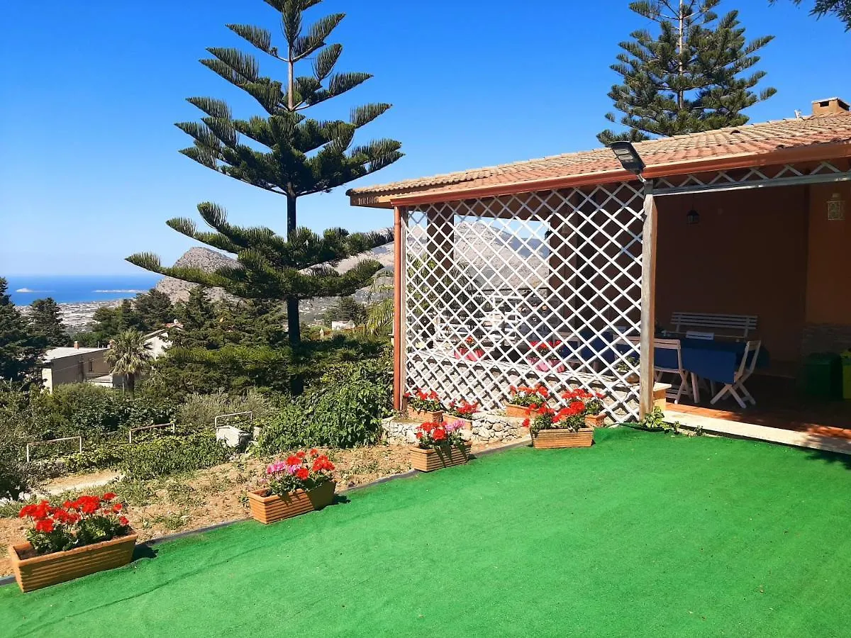 Lomarchi Holiday Home Carini Italie